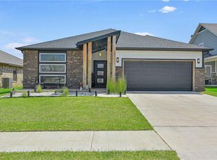 604 NW 180th St, Edmond, OK 73012
