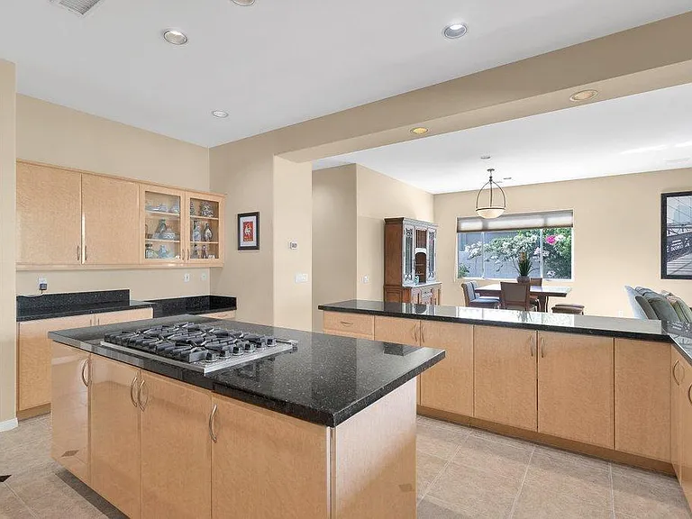 8 Macbeth Ct — Photo 31
