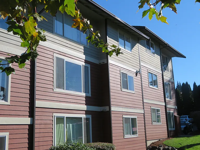 Riverdale Apartments — Photo 17