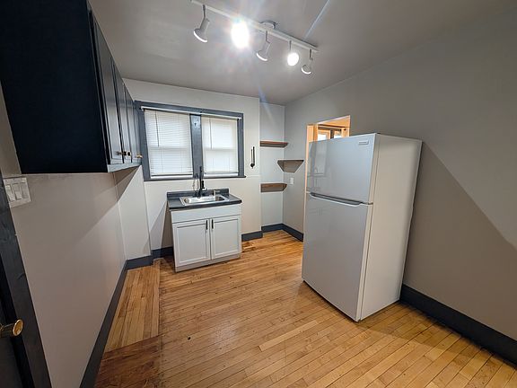 2nd image of 205 W Ring St #B