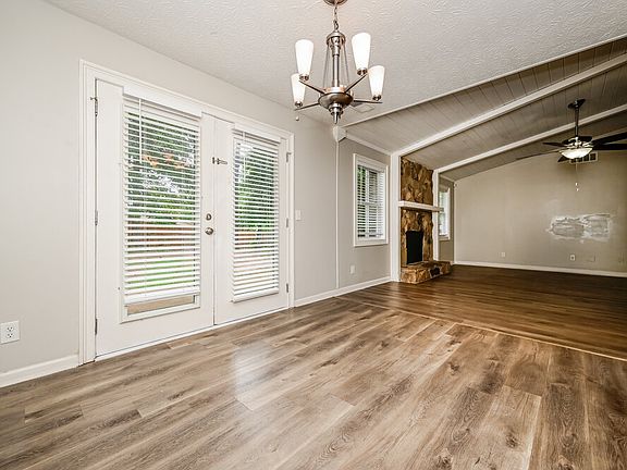 4th image of 2600 Trotters Walk Trl
