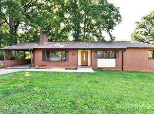 670 Mountain View Rd, Mars Hill, NC 28754