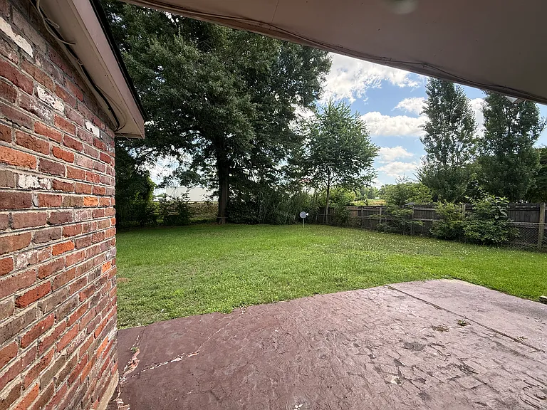 1755 Sylvan Dr — Photo 12