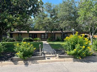 500 Hickory Hwy, Devine, TX 78016