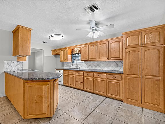 4th image of 5222 Creekview Dr