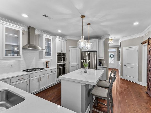 5th image of 616 Angelica Cir