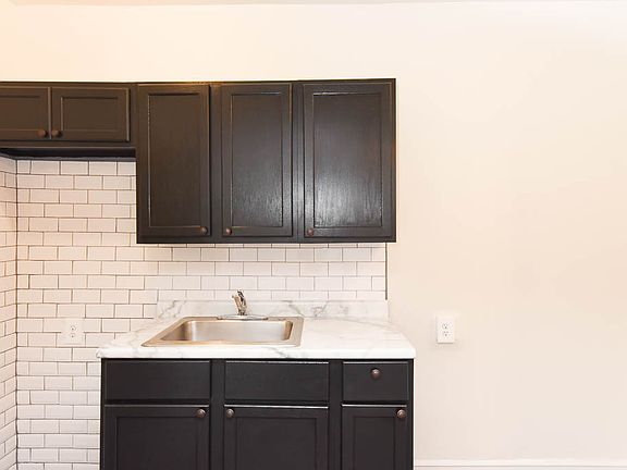 4th image of 5301 N Ashland Ave #802