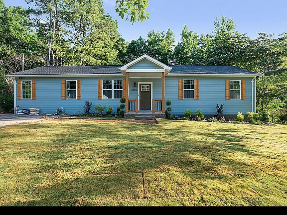 2nd image of 3293 Stoneybrook Dr