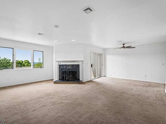 4th image of 304 Heights Dr