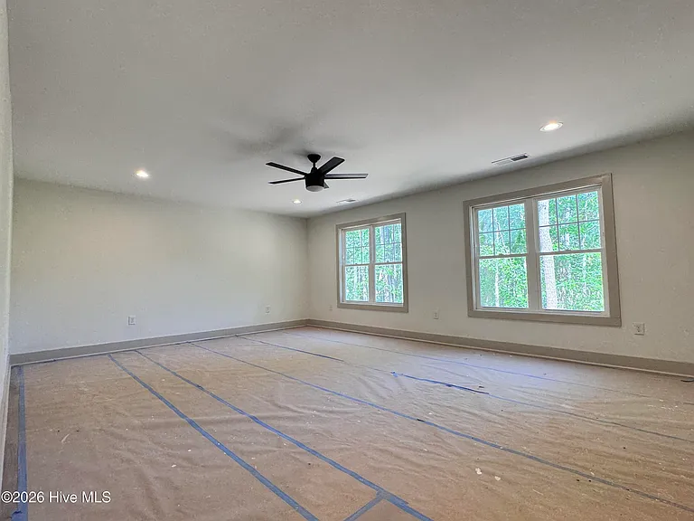 664 Wren Ln — Photo 8