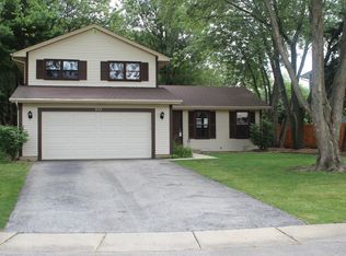 325 Pinoak Dr, Bartlett, IL