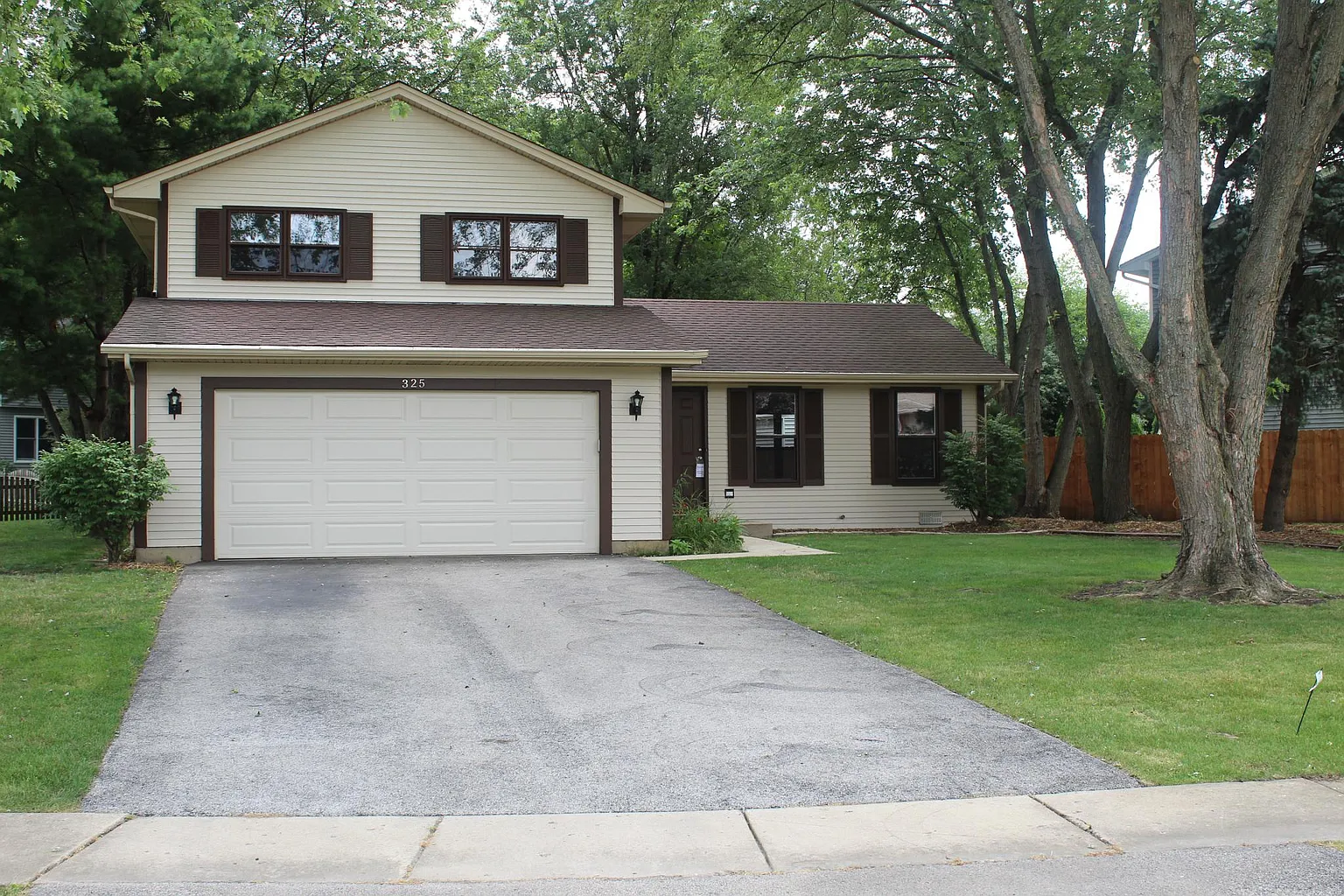 325 Pinoak Dr photo 1