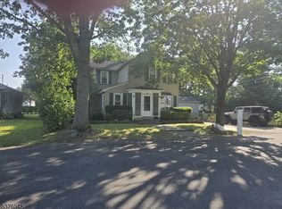 11 Sunset Ter, Succasunna, NJ 07876