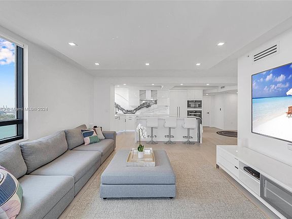 4th image of 1330 West Ave APT 2714