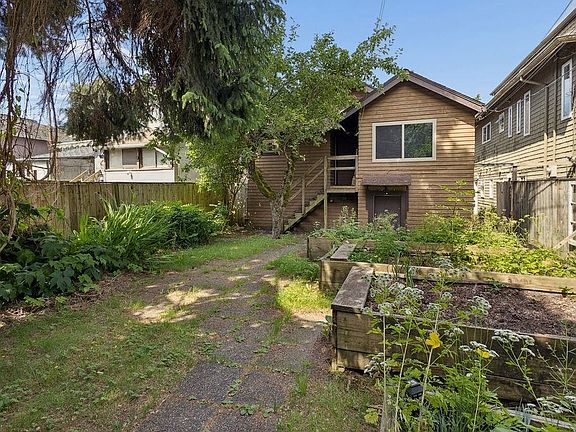 4th image of 5998 Larch St