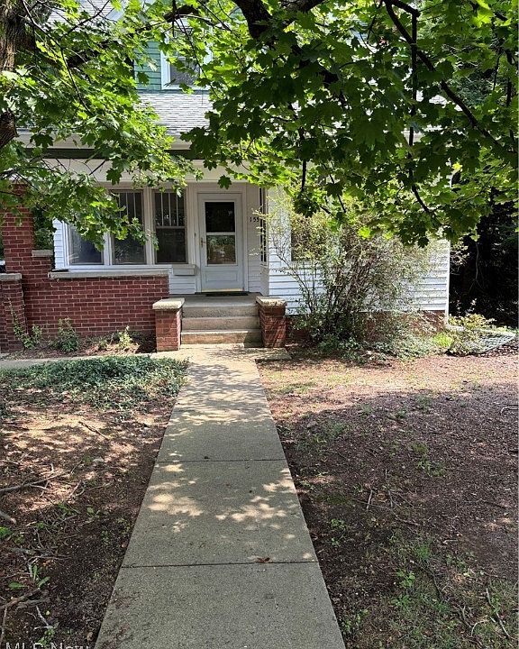 1st image of 155 Lakeside Dr