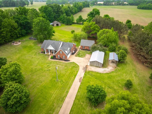1095 Culbreath Rd, Covington, TN 38019