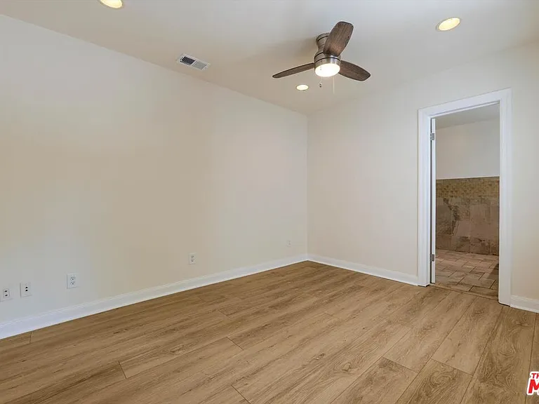 22750 Clarendon St — Photo 24
