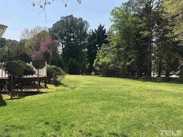 1010 Kingsway Dr — Photo 25