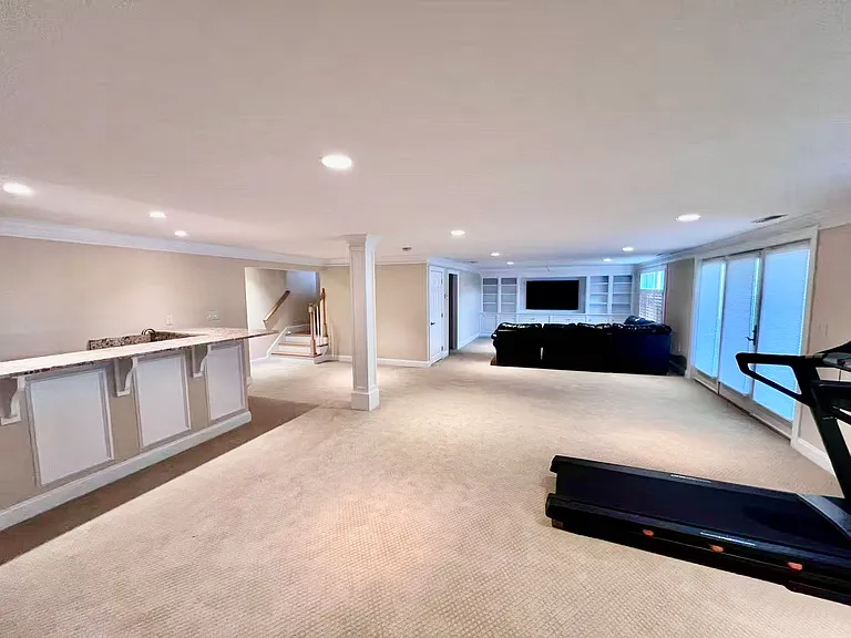 17 Ivana Dr #17 — Photo 5