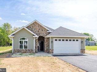 17173 Chestnut Ln, Bowling Green, VA 22427