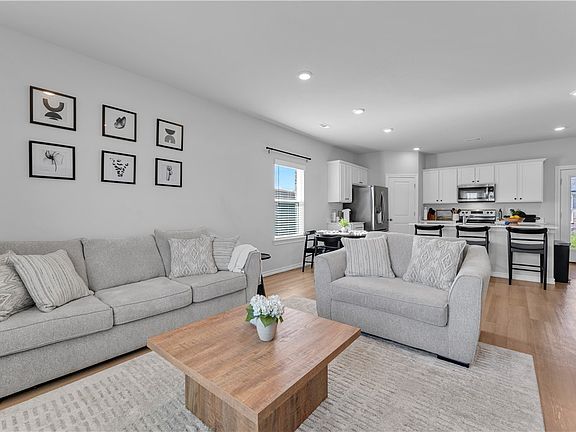 4th image of 613 Cattleman Ln