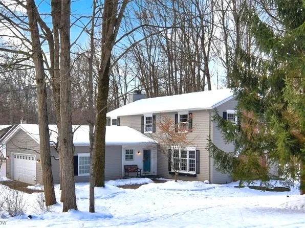 18190 Rolling Brook Dr, Chagrin Falls, OH 44023