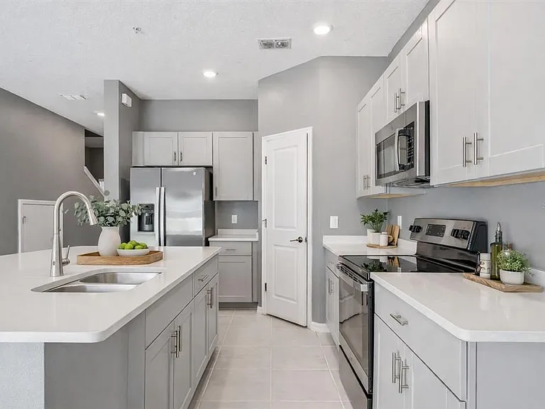 4431 Arlington Ave — Photo 3