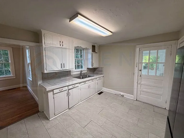 960 Zimalcrest Dr — Photo 4