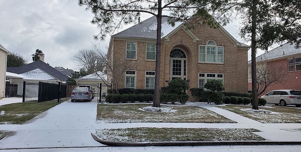 2nd image of 318 Shore Breeze Ln