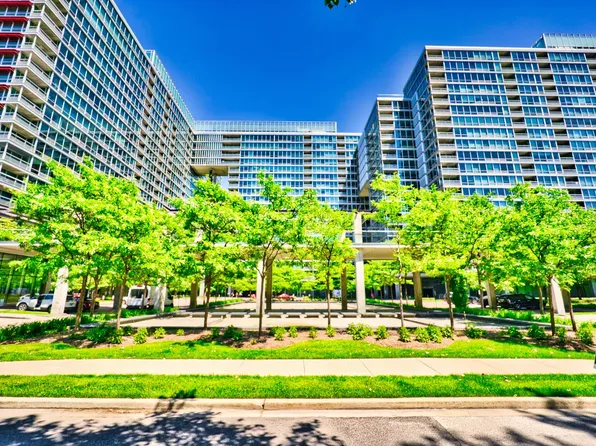 9655 Woods Dr Unit 403, Skokie, IL 60077