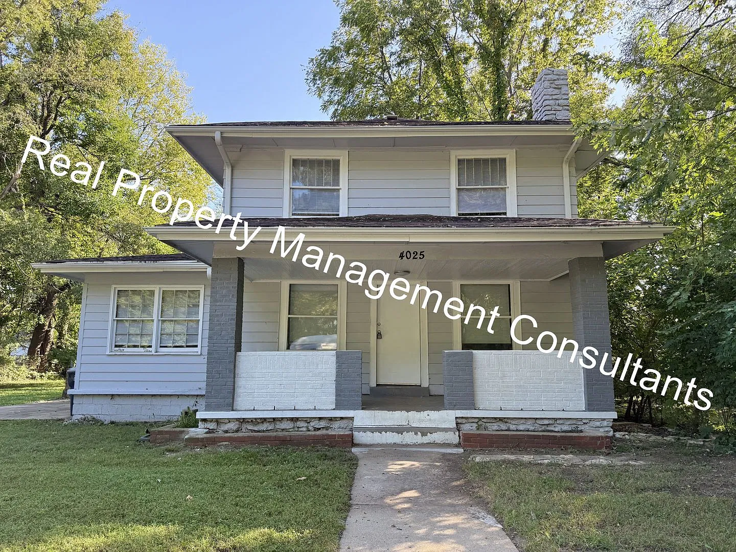 Rare 5-Bedroom, 2-Bathroom Home in Kansas City! — Photo 1