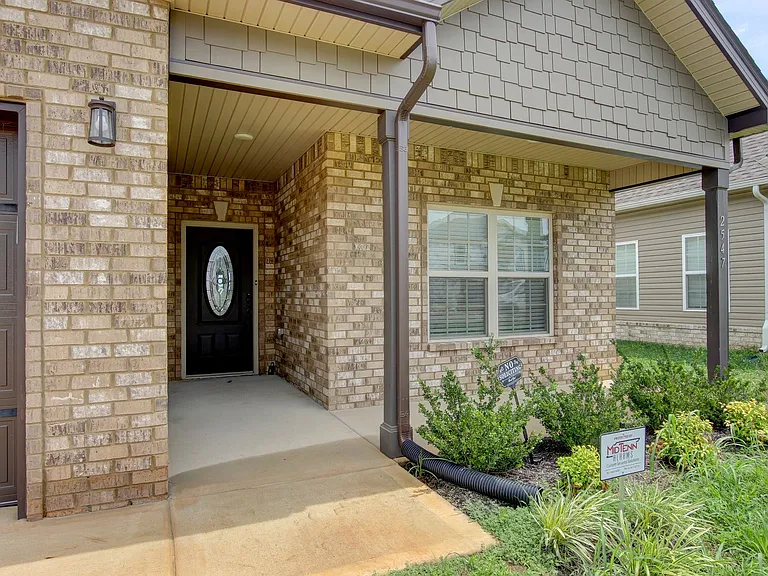 2547 Rafiki Dr — Photo 2