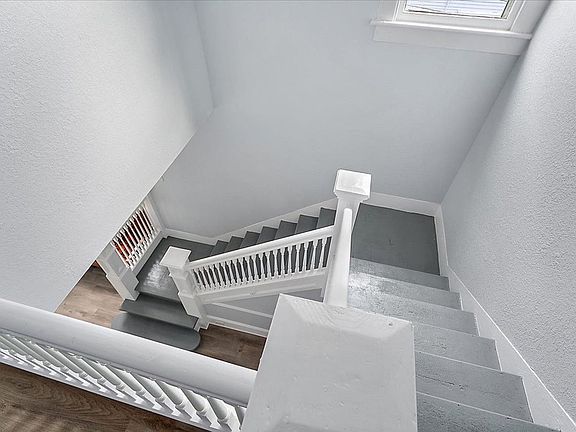 4th image of 2150 Park St APT 2