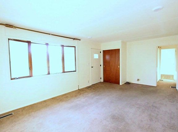 3rd image of 707 Blaine Ave