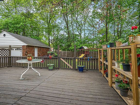5th image of 300 Ottawa Dr
