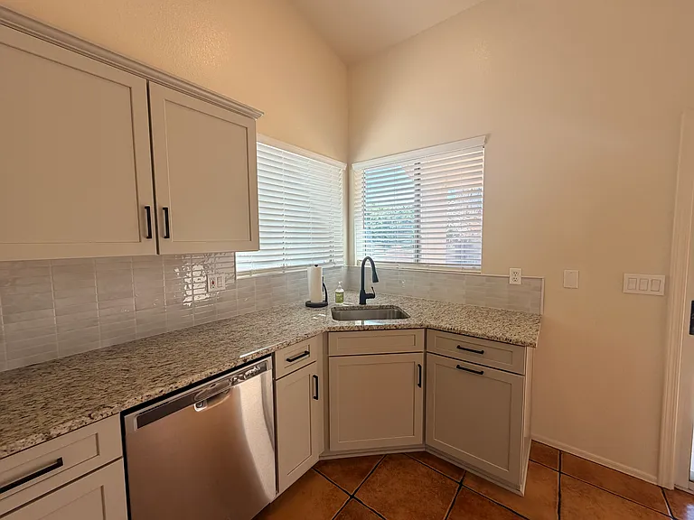 9005 N Lawndale Dr — Photo 21