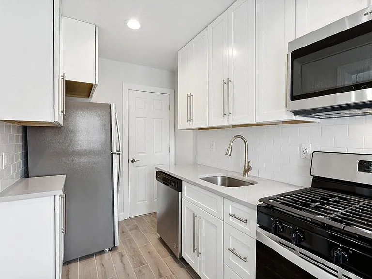Scotland Park Townhomes — Photo 4