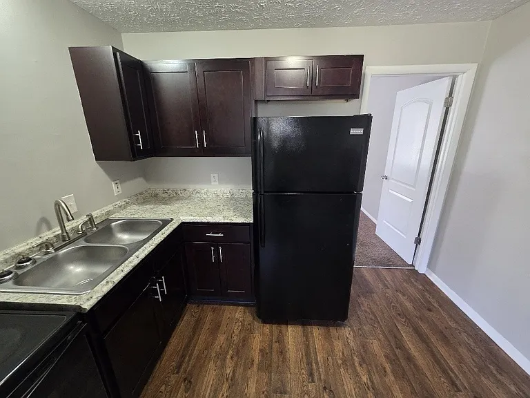 346 E Webster St — Photo 7