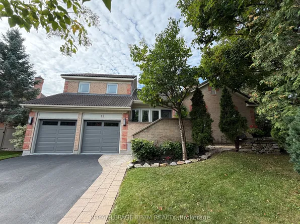 15 Kintail Ct, Ottawa, ON K2S 1G8