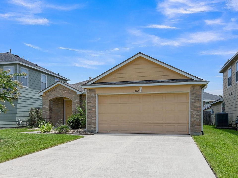 1st image of 2219 Cold River Dr