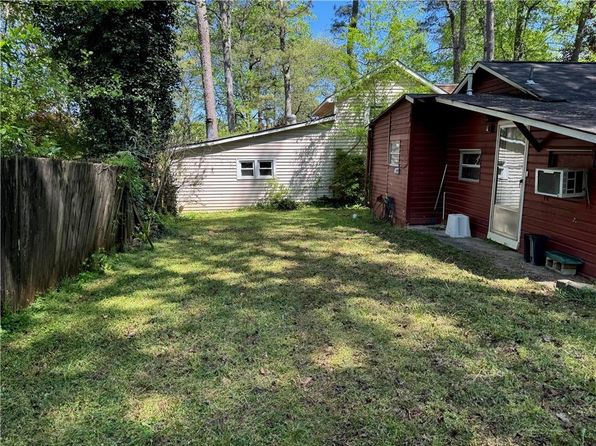 520 Pine Dr, Pine Lake, GA 30072