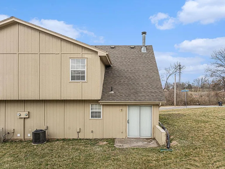 810 SW Pinebrook Village Dr — Photo 21