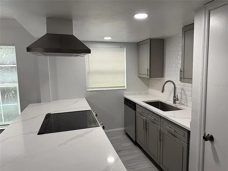 726 Edgewater Dr #2 — Photo 7