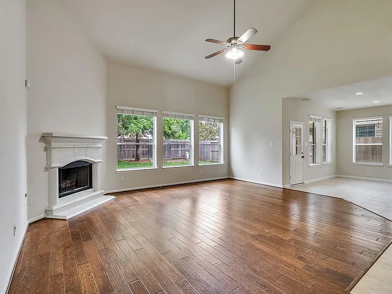 28006 Hollyfare Dr — Photo 5