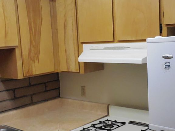 Plenty of Kitchen cabinets
