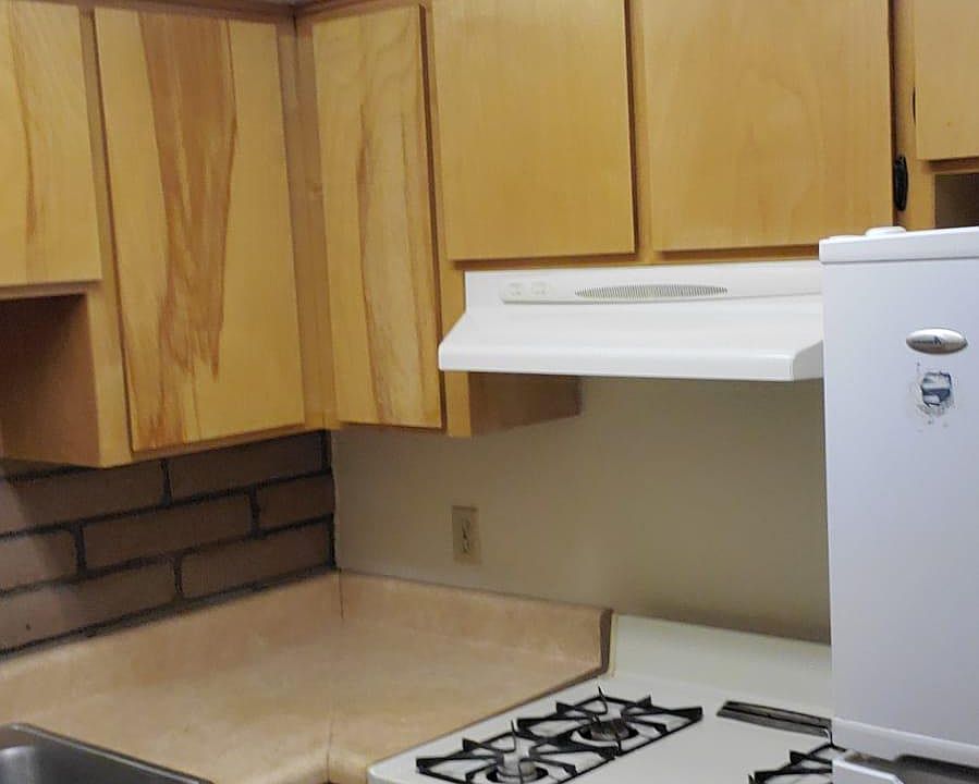 Plenty of Kitchen cabinets
