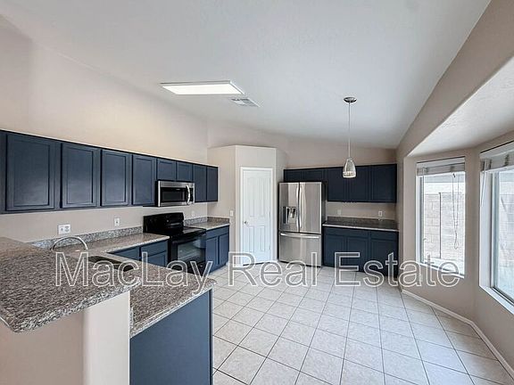 4th image of 2863 E Oakland Ct