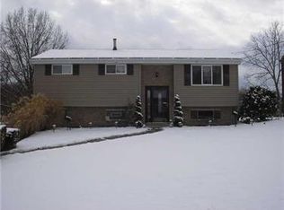 114 Glenora Dr, Coraopolis, PA 15108