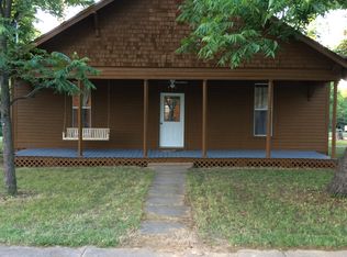 820 S 5th St, Bonham, TX 75418